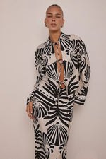 Load image into Gallery viewer, Clementine Sleeved Top - Brodie Sand
