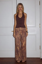 Load image into Gallery viewer, Zavier Straight Leg Jeans - Tan Viper
